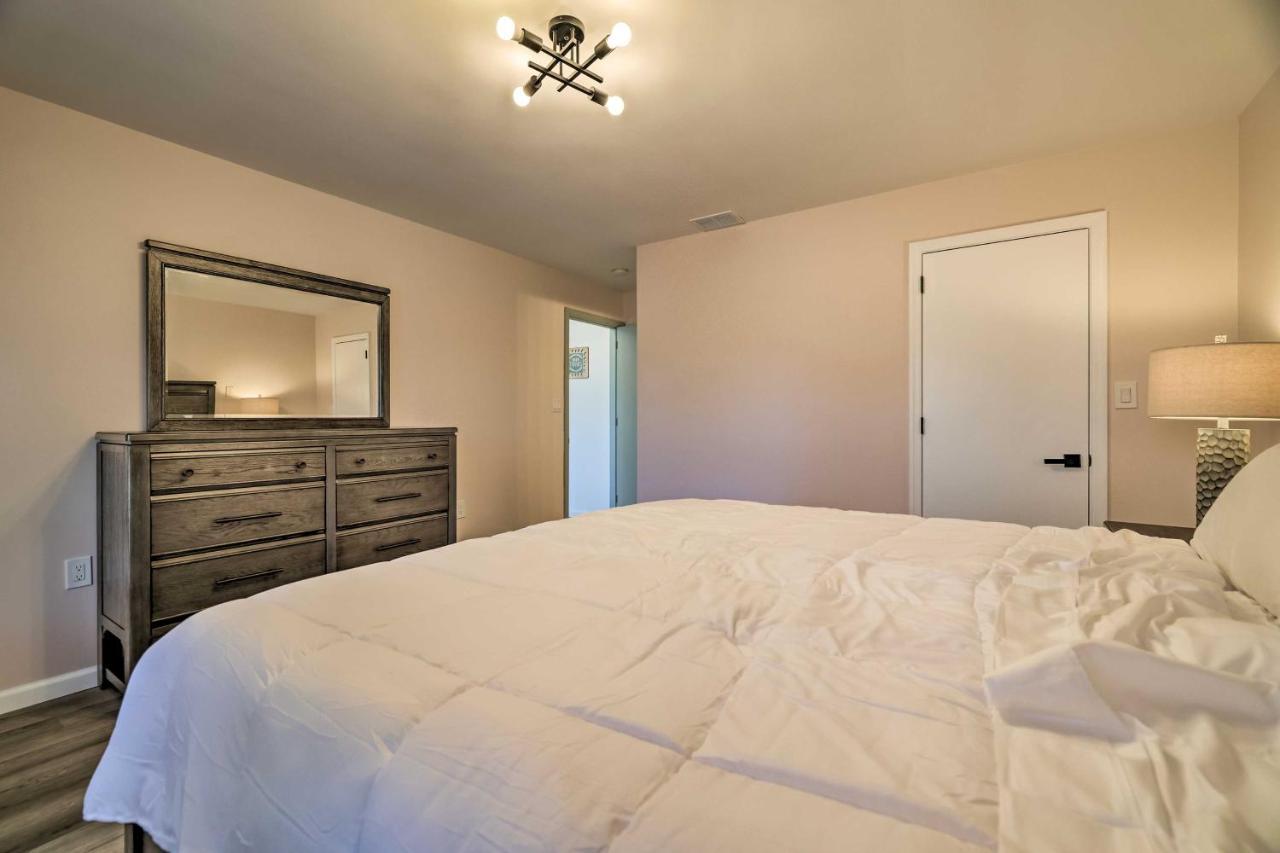 Pocono Vacation With Movie And Hot Tub! Holiday home *