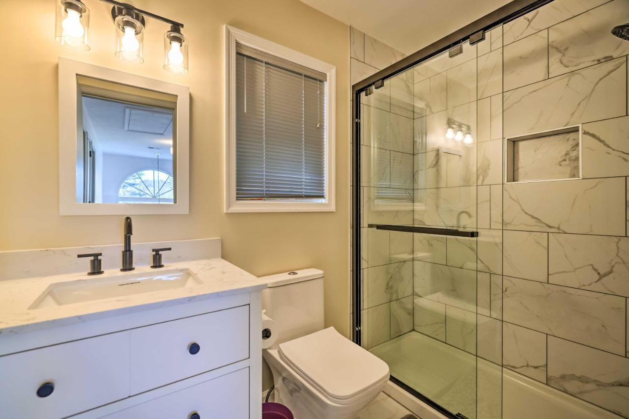 Pocono Vacation With Movie And Hot Tub! Holiday home East Stroudsburg
