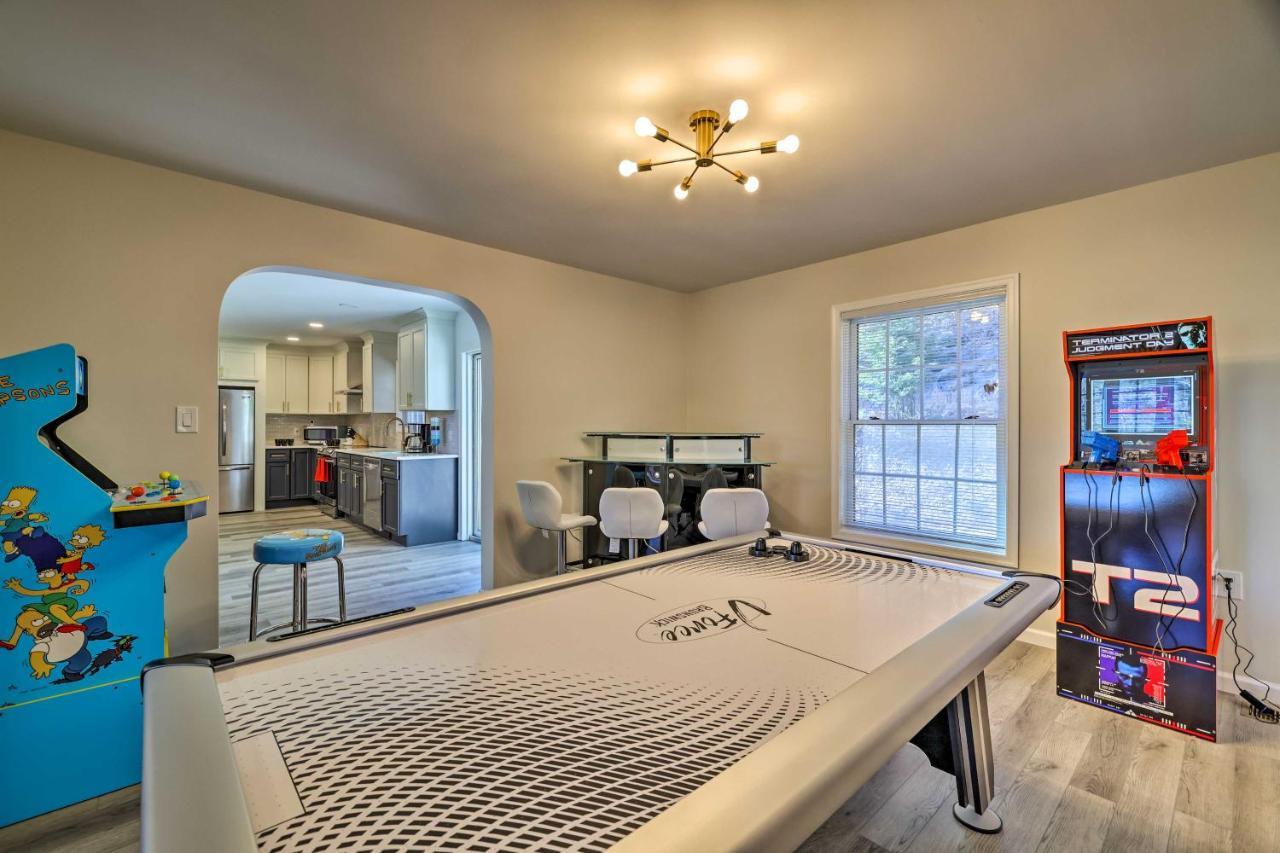 Holiday home Pocono Vacation With Movie And Hot Tub! *