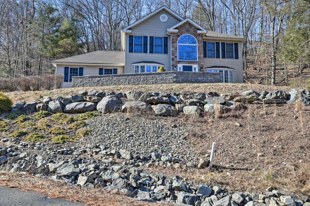 Pocono Vacation With Movie And Hot Tub! *