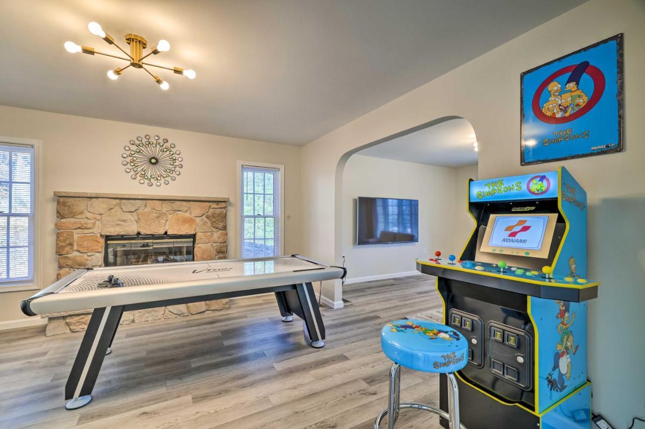 Holiday home Pocono Vacation With Movie And Hot Tub! East Stroudsburg
